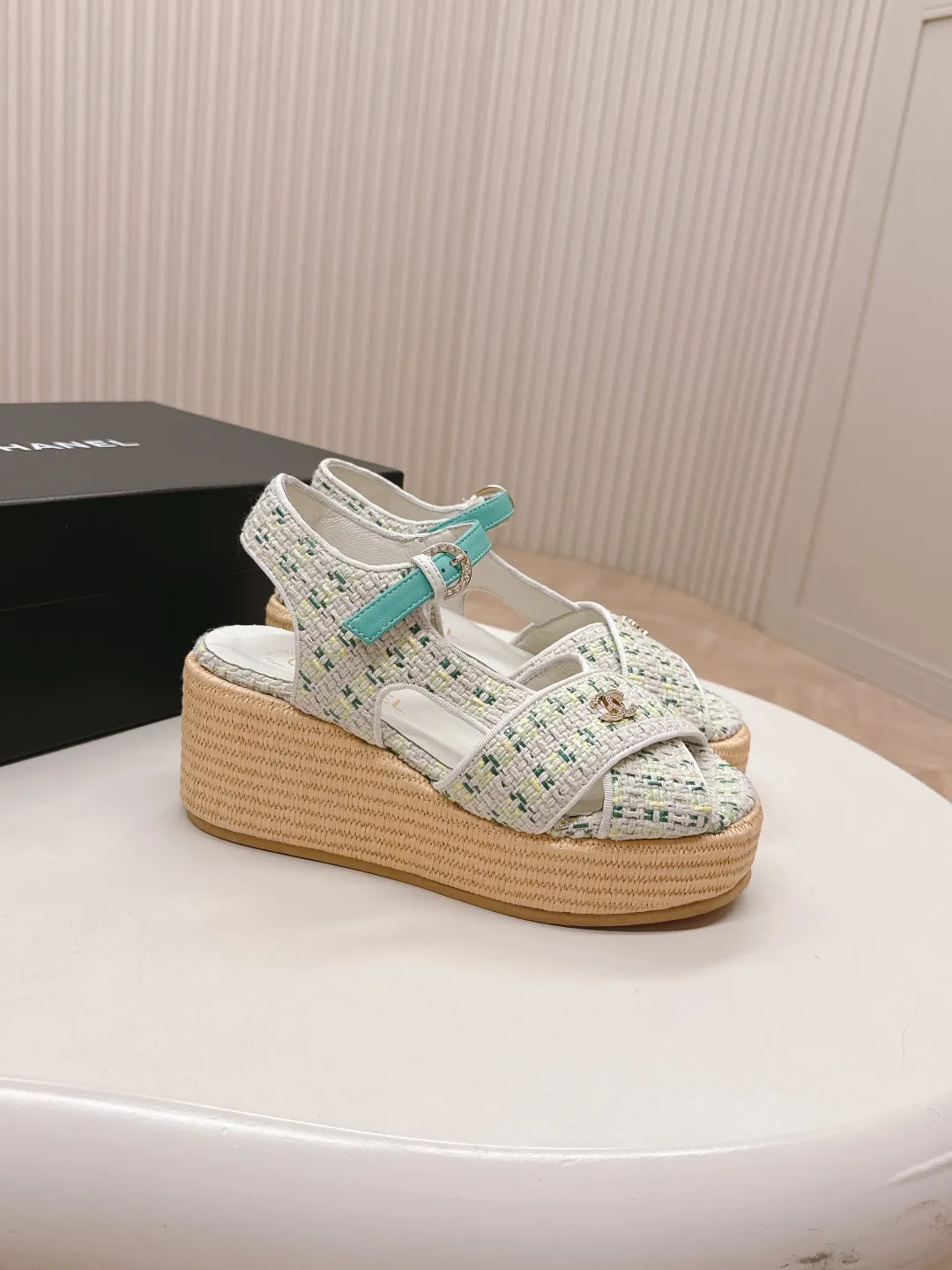 👟👟Ex-factory price 600👟👟 CHANEL Chanel 2025 new sandals and slippers series classic series every style is great rhombus platform sandals and slippers elegant and noble comfortable and versatile upper: sheepskin, woven cloth foot pads: sheepskin sole: rubber outsole size: 35-40